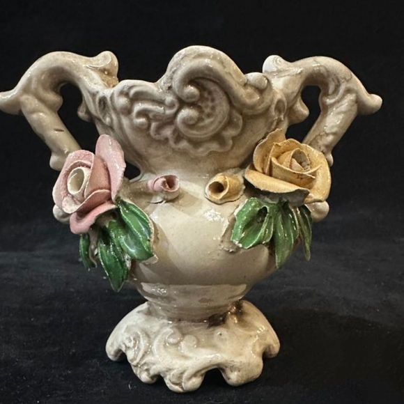 Vintage Italian Bassano Porcelain Mini Capodimonte Style Vase Granniecore - Picture 1 of 4